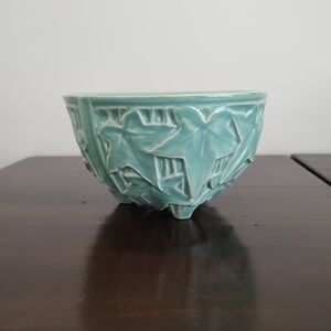 McCoy Pottery Vintage Ivy Green Leaf Hanging Basket Footed Planter Flower Vase